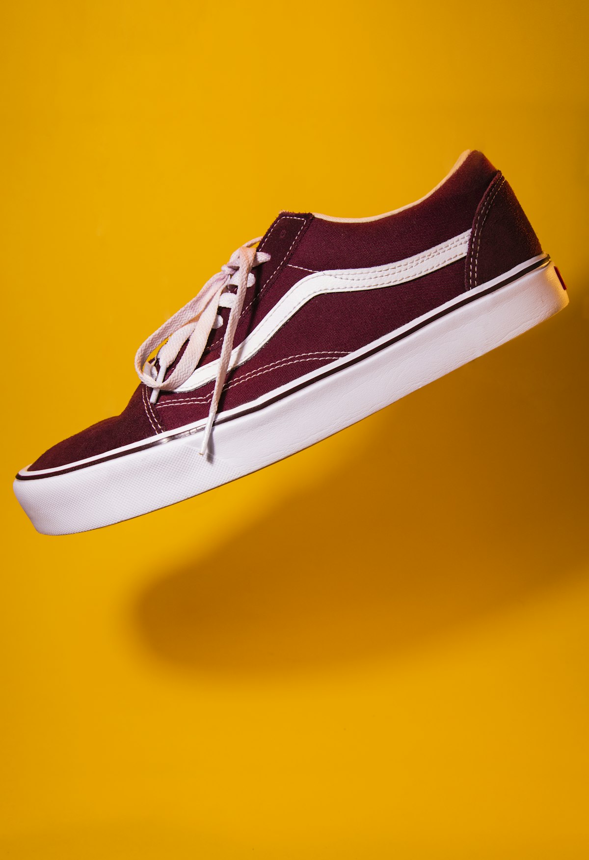Vans Old Skool in port royale and true white